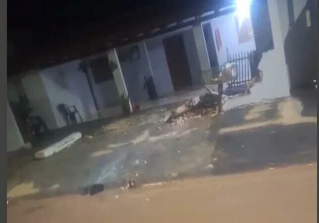 Imagem de compartilhamento para o artigo Homem embriagado tenta atropelar casal e bate carro em muro de residência em Chapadão do Sul da MS Todo dia